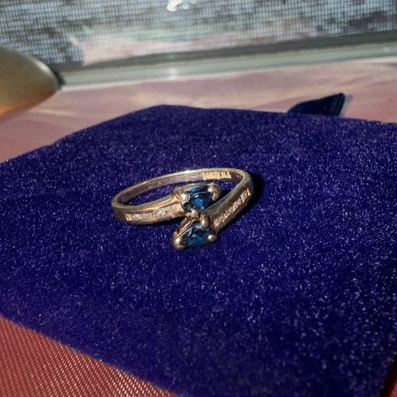 /traded/14K Gold Bypass Ring with Blue Sapphires and Diamonds - Picture 4 of 10